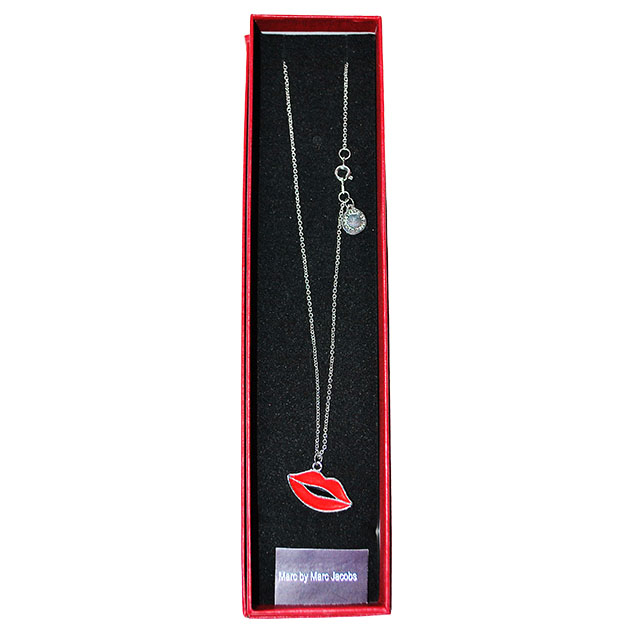 MARC JACOBS MADEMOISELLE PENDANT RED LIPS.